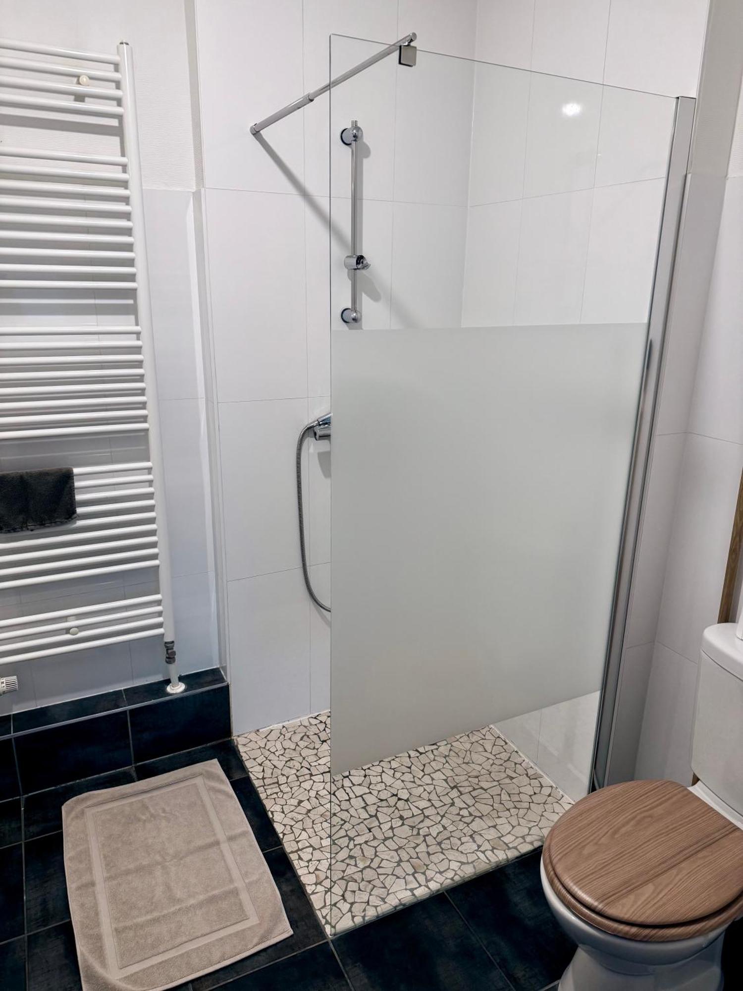 Le T2 Appartement Moderne Avec Terrasse Et Parking Strazburg Dış mekan fotoğraf
